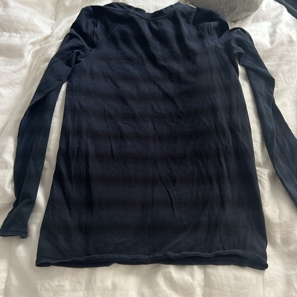 Lululemon Long sleeve  cotton with pocket size 4 - Picture 2 of 4